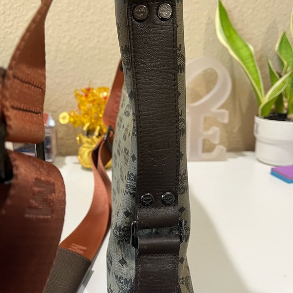 MCM MESSENGER BAG - Picture 8 of 16